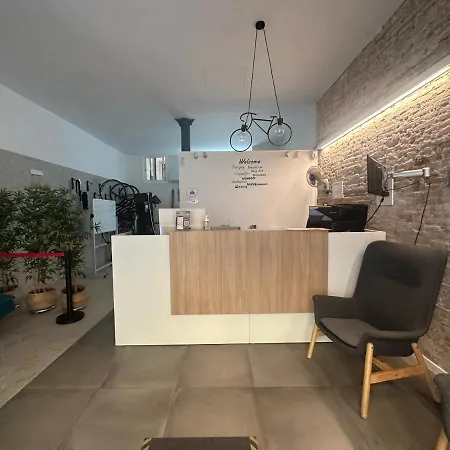 Youth - And Basic Drassanes بيت ضيافة برشلونة