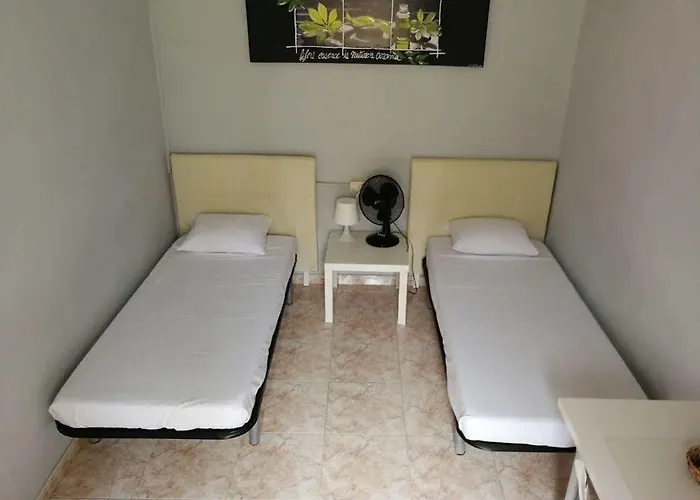 Youth - And Basic Drassanes Guest house